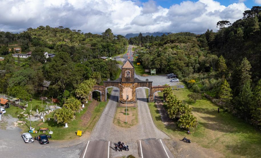 Campina Grande do Sul - Portal da Rodovia da Graciosa (PR 410) que liga ao litoral paranaense -
