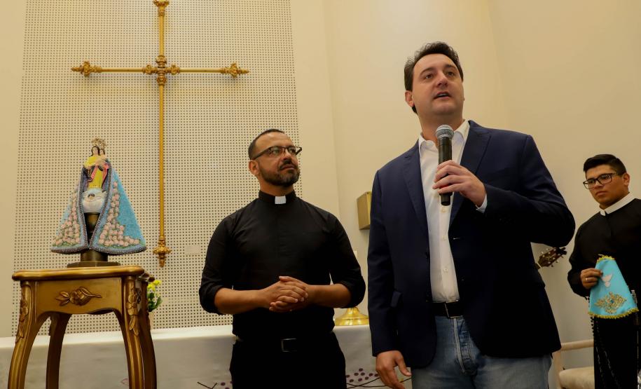 Governador Carlos Massa Ratinho Junior recebe a imagem de Nossa Senhora do Rocio no Palacio Iguaçu