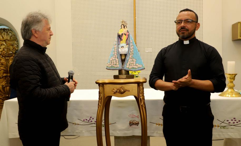 Governador Carlos Massa Ratinho Junior recebe a imagem de Nossa Senhora do Rocio no Palacio Iguaçu