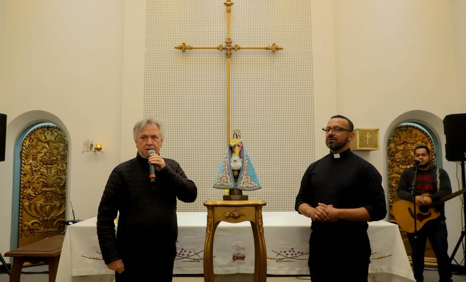 Governador Carlos Massa Ratinho Junior recebe a imagem de Nossa Senhora do Rocio no Palacio Iguaçu
