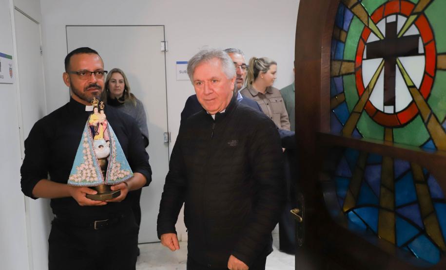 Governador Carlos Massa Ratinho Junior recebe a imagem de Nossa Senhora do Rocio no Palacio Iguaçu