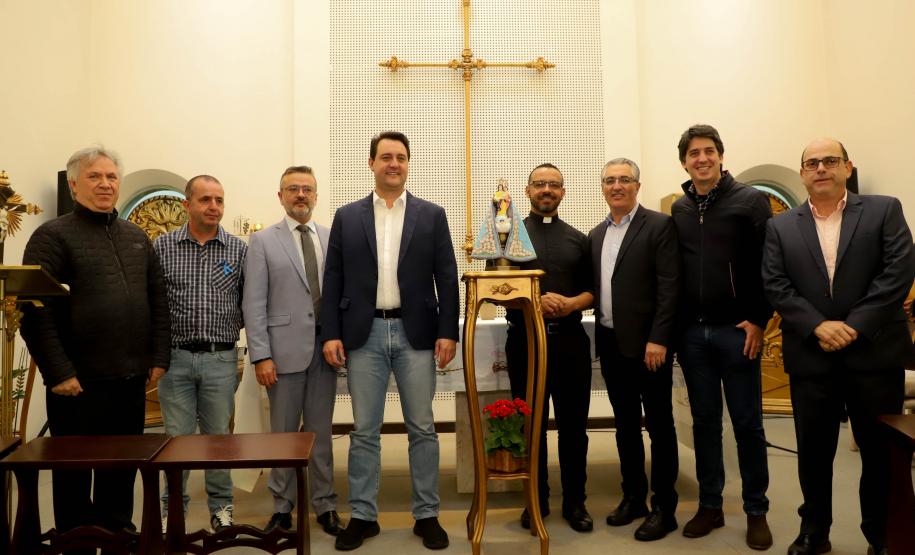 Governador Carlos Massa Ratinho Junior recebe a imagem de Nossa Senhora do Rocio no Palacio Iguaçu