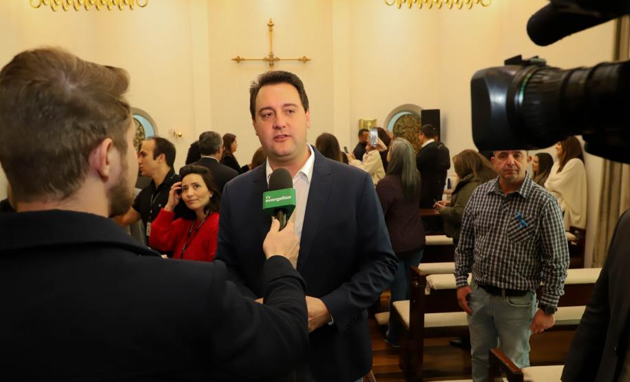 Governador Carlos Massa Ratinho Junior recebe a imagem de Nossa Senhora do Rocio no Palacio Iguaçu