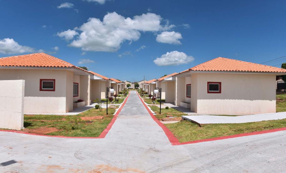 Governo do Paraná inaugura condomínio do idoso de Cornélio Procópio