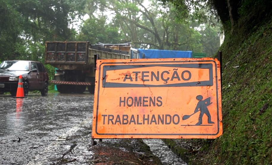 DER/PR reabre Estrada da Graciosa com operação pare-e-siga