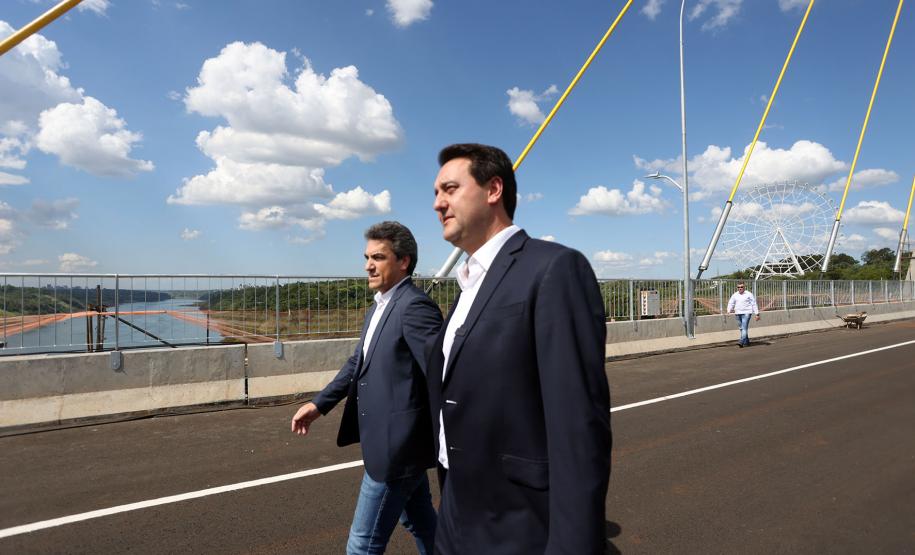 Governador Ratinho Junior faz última vistoria na Ponte da Integração, que está concluída