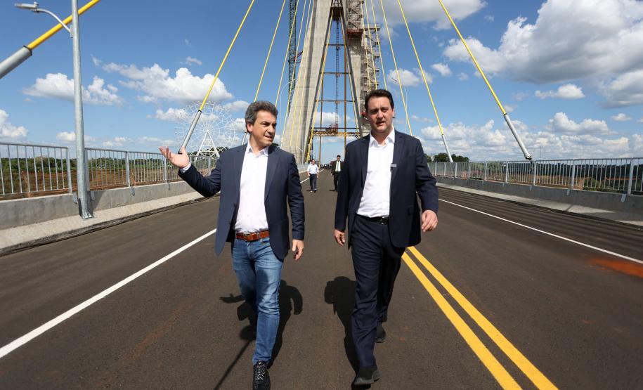 Governador Ratinho Junior faz última vistoria na Ponte da Integração, que está concluída