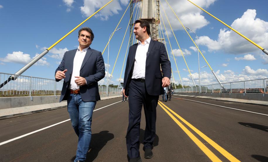 Governador Ratinho Junior faz última vistoria na Ponte da Integração, que está concluída