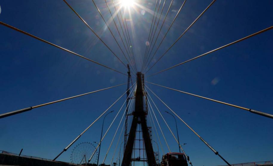 Governador Ratinho Junior faz última vistoria na Ponte da Integração, que está concluída