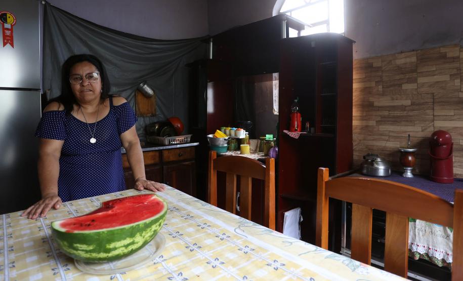 Trinta e quatro famílias que viviam em casas em situação precária ou áreas de risco em Rio Azul, na região Centro-Sul do Paraná, receberam nesta sexta-feira (09) novas moradias do Governo do Estado Carlos Massa Ratinho Junior. A inauguração do conjunto habitacional e entrega das chaves contou com a participação do governador Carlos Massa Ratinho Junior e o prefeito Leandro Jasinski.