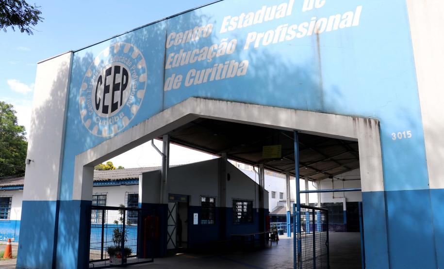 Governo inicia entrega de alimentos não perecíveis para merenda em 2,1 mil escolas