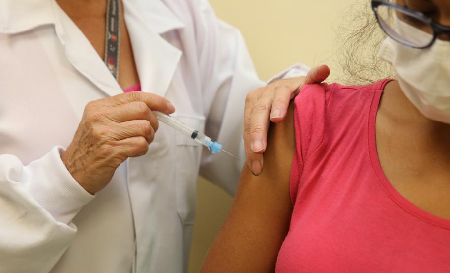 Campanha de vacinação contra a Covid-19 completa dois anos no Paraná