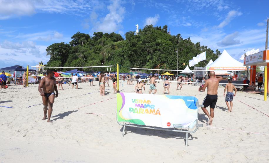 Campeonato de vôlei de praia, bodyboarding e jogos na água agitam Litoral no fim de semana