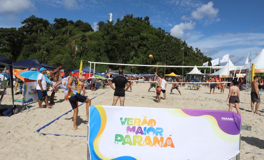 Campeonato de vôlei de praia, bodyboarding e jogos na água agitam Litoral no fim de semana