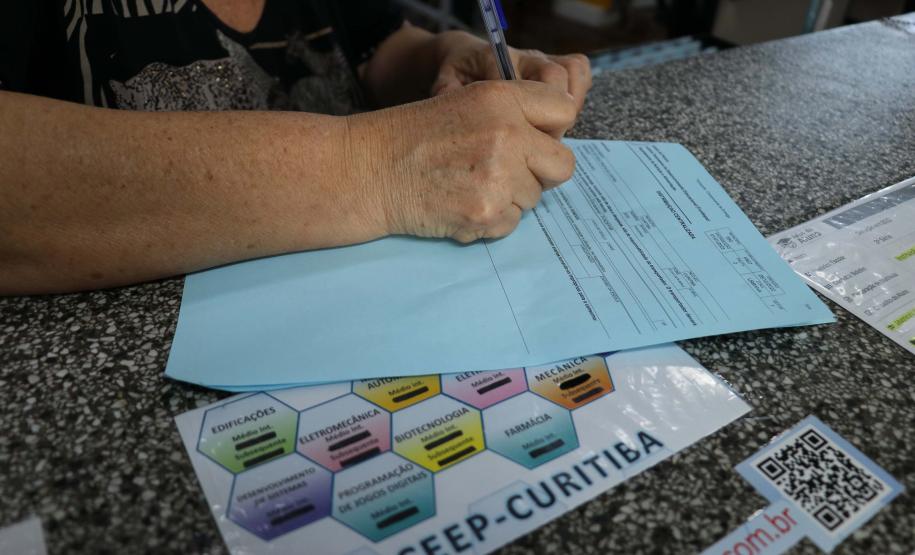 Governo inicia entrega de alimentos não perecíveis para merenda em 2,1 mil escolas