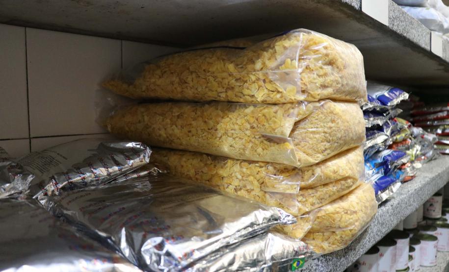Governo inicia entrega de alimentos não perecíveis para merenda em 2,1 mil escolas