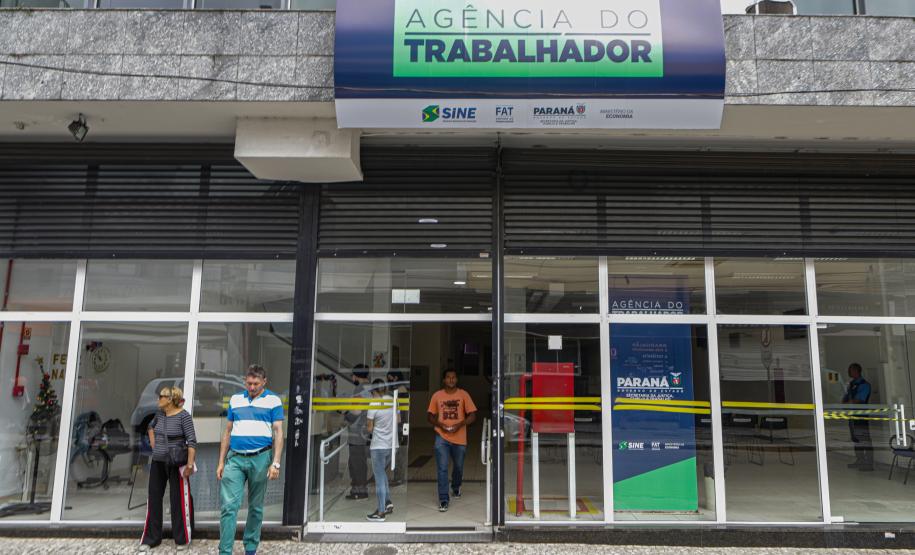 Agências do Trabalhador do Paraná têm 12,2 mil vagas de emprego disponíveis