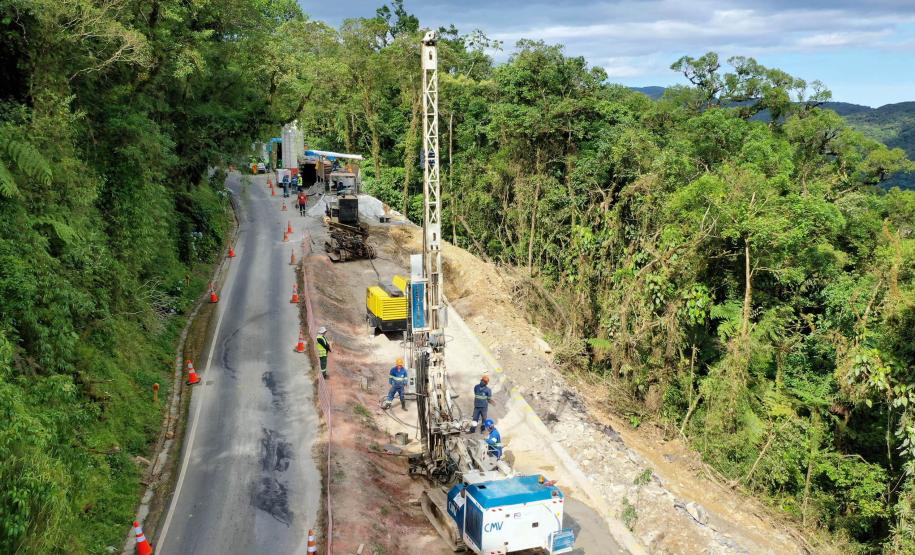 Estrada da Graciosa - obras de recuperação da Estrada da Graciosa, depois dos desmoronamentos causados pelas chuvas