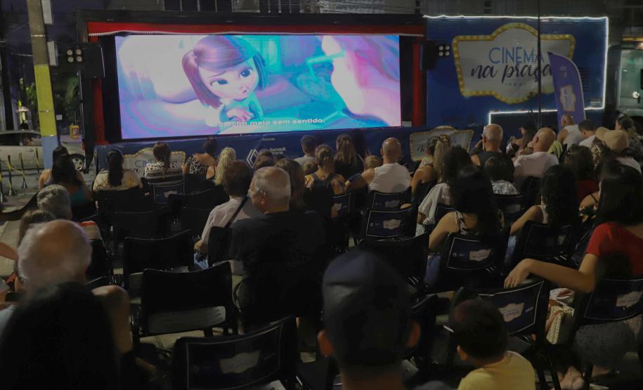 Com início de sessões de cinema ao ar livre, Estado aumenta opções de lazer no Litoral