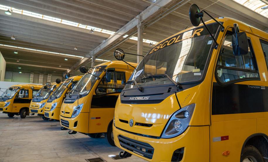 Sete municípios da Grande Curitiba recebem 14 novos ônibus para reforço no transporte escolar