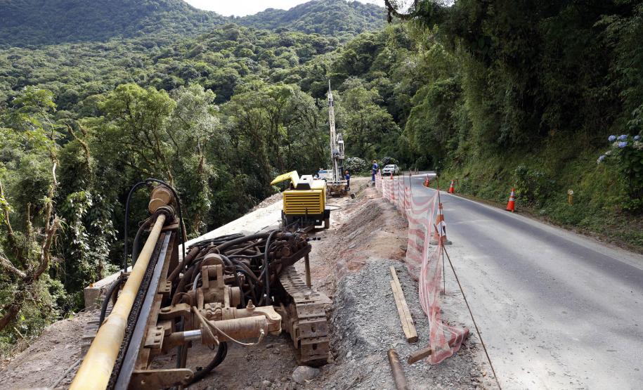 Estrada da Graciosa - obras de recuperação da Estrada da Graciosa, depois dos desmoronamentos causados pelas chuvas
