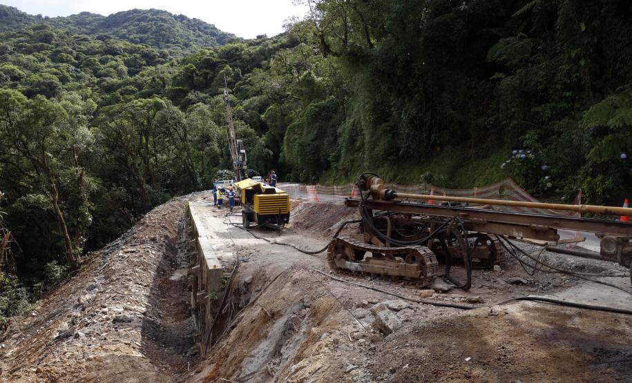Estrada da Graciosa - obras de recuperação da Estrada da Graciosa, depois dos desmoronamentos causados pelas chuvas