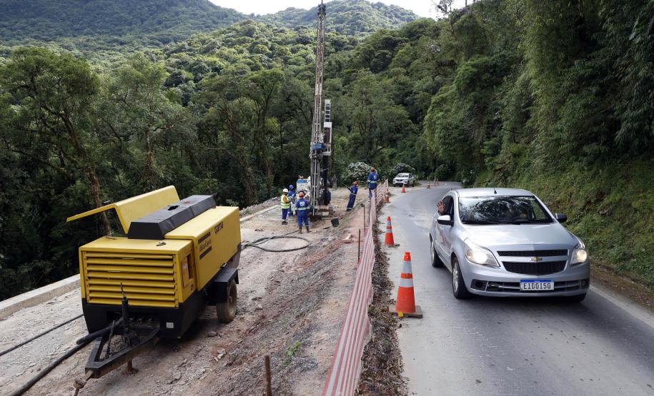 Estrada da Graciosa - obras de recuperação da Estrada da Graciosa, depois dos desmoronamentos causados pelas chuvas