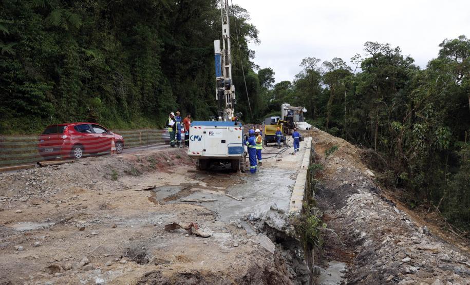 Estrada da Graciosa - obras de recuperação da Estrada da Graciosa, depois dos desmoronamentos causados pelas chuvas