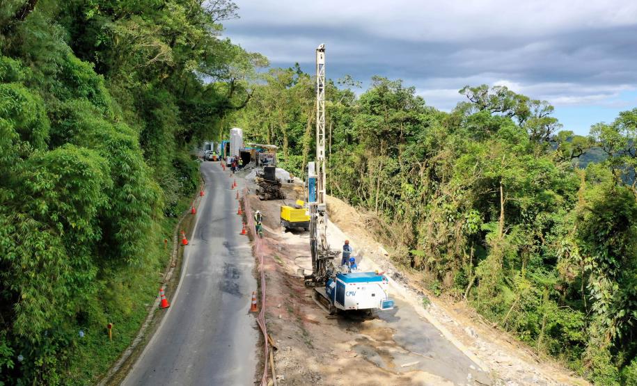 Estrada da Graciosa - obras de recuperação da Estrada da Graciosa, depois dos desmoronamentos causados pelas chuvas