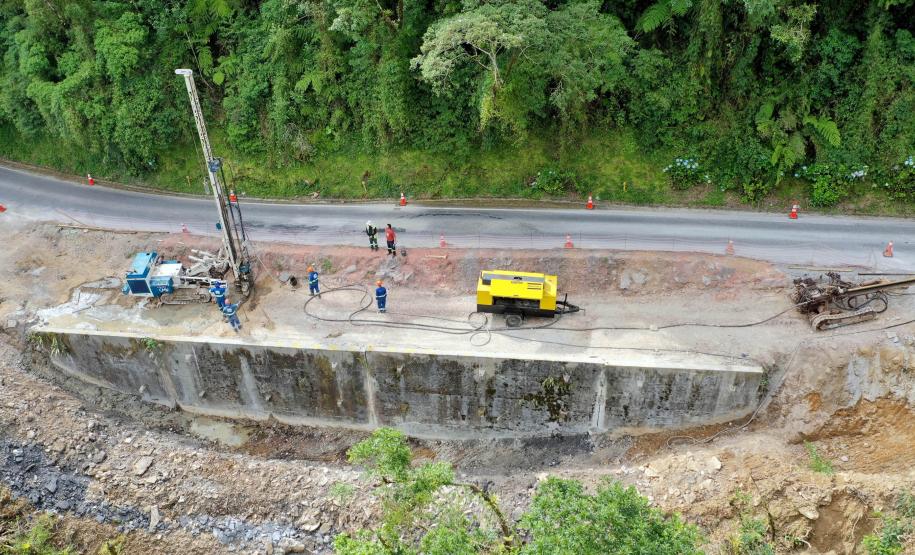 Estrada da Graciosa - obras de recuperação da Estrada da Graciosa, depois dos desmoronamentos causados pelas chuvas
