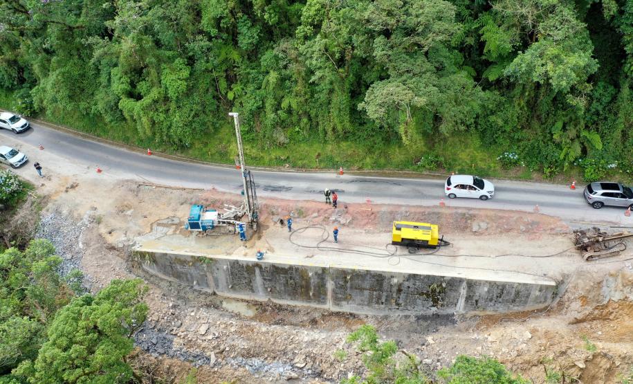Estrada da Graciosa - obras de recuperação da Estrada da Graciosa, depois dos desmoronamentos causados pelas chuvas