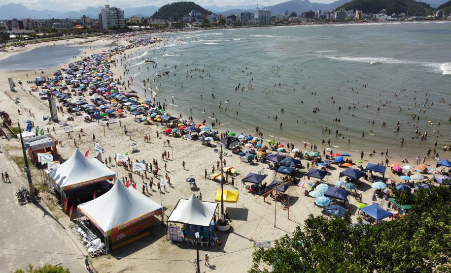 Com 350 inscritos, tradicional travessia a nado de Guaratuba será retomada no final de semana