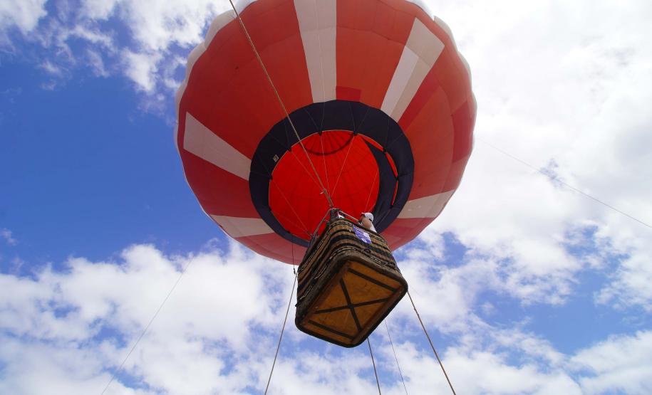 Beleza contemplada do alto: voo de balão estreia no Verão Maior Paraná