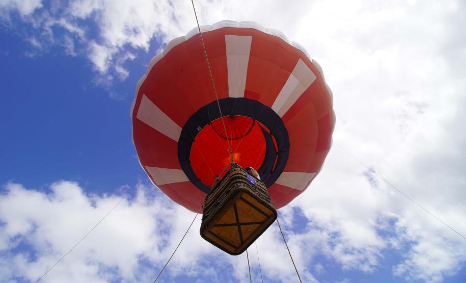 Beleza contemplada do alto: voo de balão estreia no Verão Maior Paraná