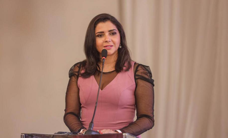 Louise Caroline Campos Low, diretora-geral da Secretaria de Estado da Educação.