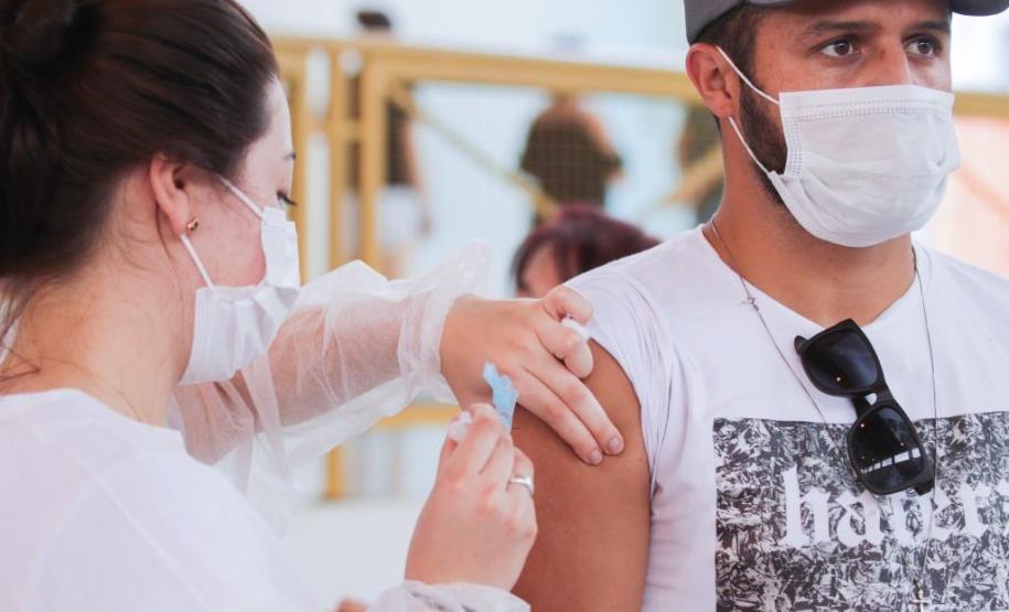 Campanha de vacinação contra a Covid-19 completa dois anos no Paraná
