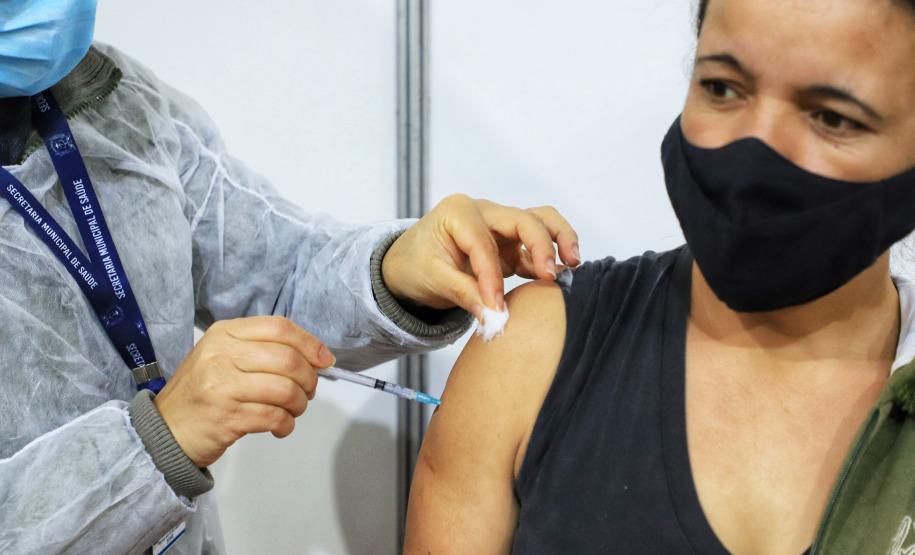 Campanha de vacinação contra a Covid-19 completa dois anos no Paraná