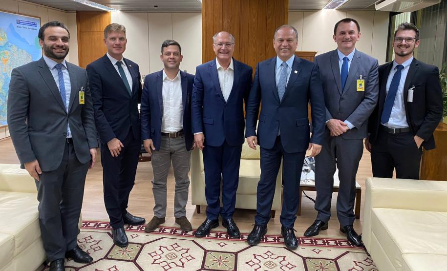 Governo do Paraná leva pauta da indústria de semicondutores ao vice-presidente Geraldo Alckmin