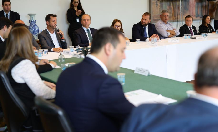 Em reunião com secretariado, governador reforça pedido de gestão guiada pela eficiência