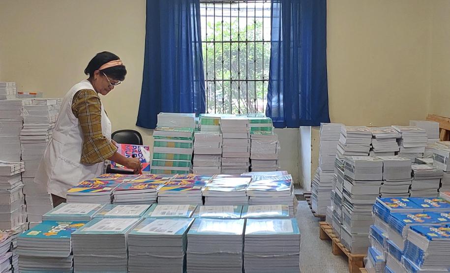 Colégios estaduais se preparam para volta às aulas, que acontece na próxima segunda-feira.