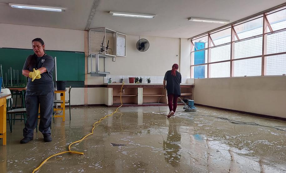 Colégios estaduais se preparam para volta às aulas, que acontece na próxima segunda-feira.