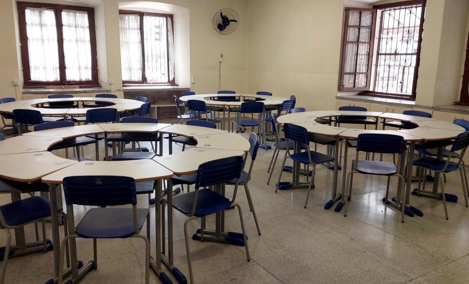Colégios estaduais se preparam para volta às aulas, que acontece na próxima segunda-feira.