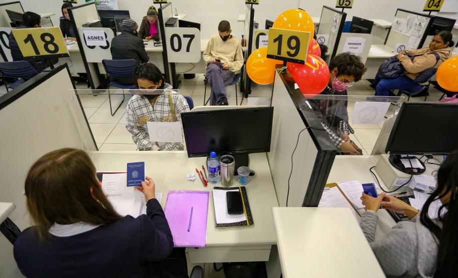 Muitas oportunidades: Agências do Trabalhador iniciam semana com oferta de 14,2 mil vagas