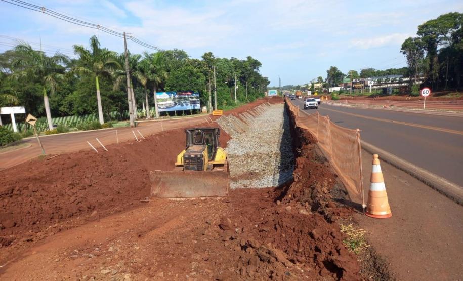Com obras em viaduto e terraplanagem, duplicação da Rodovia das Cataratas avança
