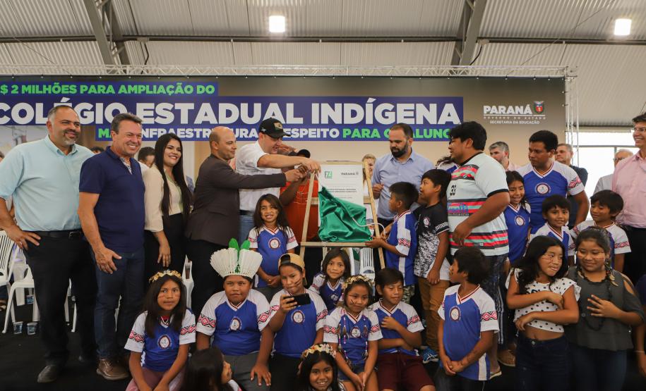 Manoel Ribas, 02 de fevereiro do 2023 - O governador Carlos Massa Ratinho Junior entregou na manhã desta quinta-feira as obras de ampliação no Colégio Estadual Indígena Cacique Gregório Kaekchot, na terra indigina Ivaí.