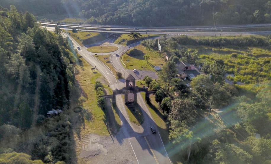 Governo e PRF mantêm restrição de tráfego pesado na BR-277 neste fim de semana