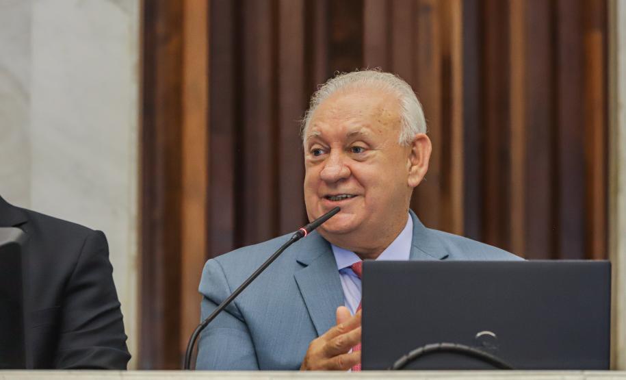 Na abertura dos trabalhos, governador entrega balanço de 2022 à Assembleia