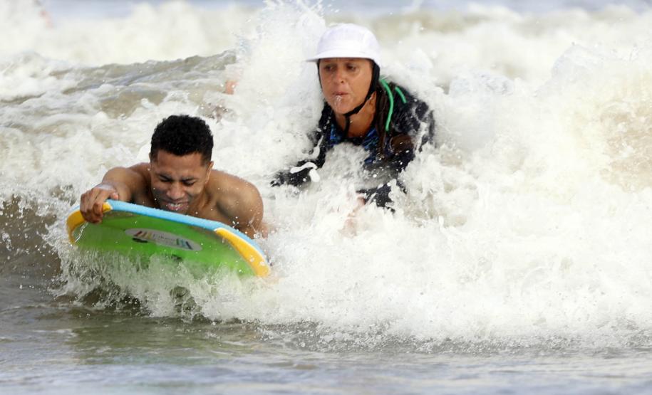 Verão Maior Paraná - Praia Brava de Guaratuba Federação Paranaense de Bodyboarding, do Instituto Guaramar e da prefeitura de Guaratuba, promoveram um evento com PCD - pessoas com deficiência, de pratica do esporte Bodyboarding.