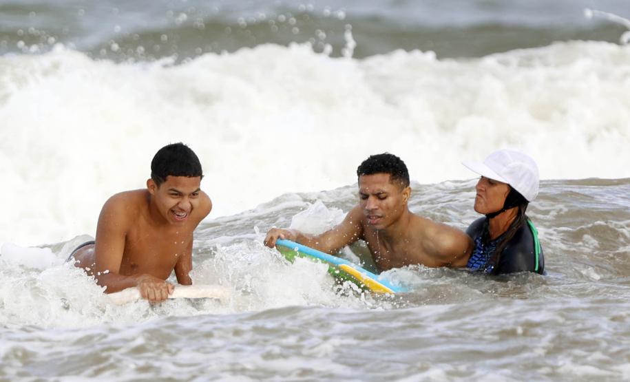 Verão Maior Paraná - Praia Brava de Guaratuba Federação Paranaense de Bodyboarding, do Instituto Guaramar e da prefeitura de Guaratuba, promoveram um evento com PCD - pessoas com deficiência, de pratica do esporte Bodyboarding.