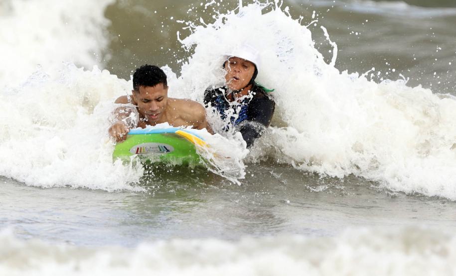 Verão Maior Paraná - Praia Brava de Guaratuba Federação Paranaense de Bodyboarding, do Instituto Guaramar e da prefeitura de Guaratuba, promoveram um evento com PCD - pessoas com deficiência, de pratica do esporte Bodyboarding.